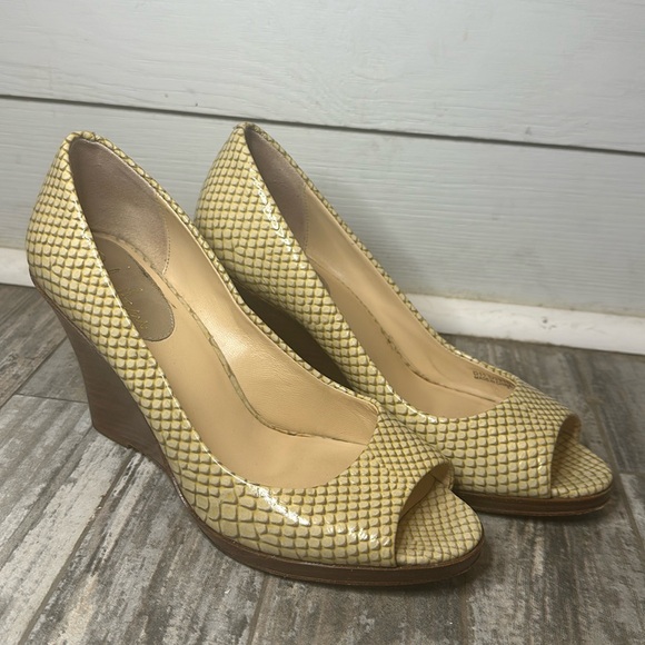 Cole Haan Open Toe Snake Skin 4 inch Wedge Size 8 - Picture 1 of 5